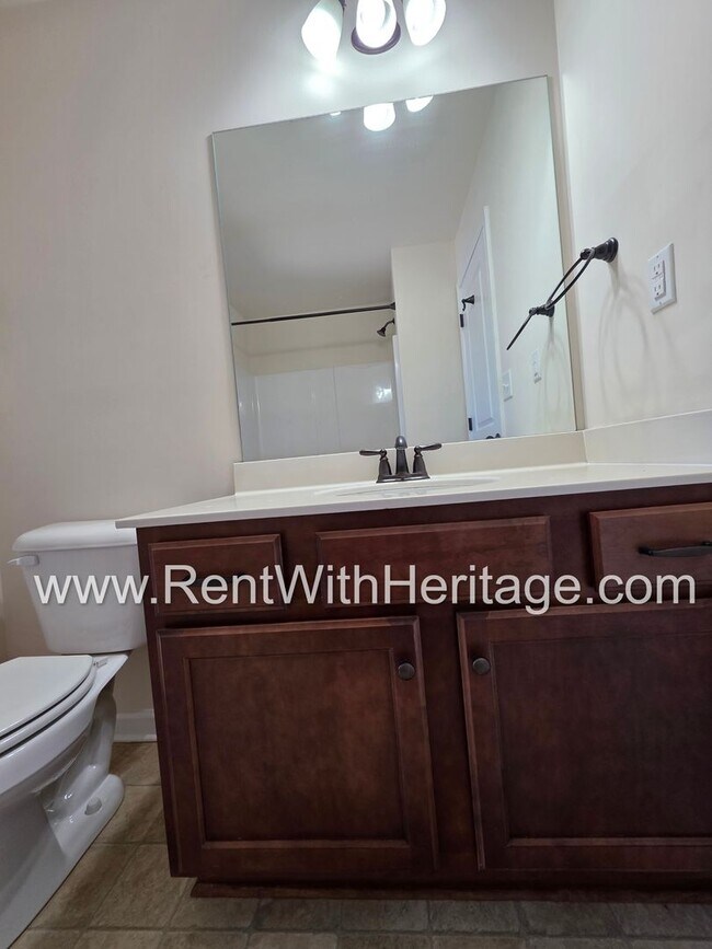 Building Photo - ABSOLUTELY BEAUTIFUL 5 BEDROOM/ 4.5 BATH HOME YOU DONT WANT TO MISS.