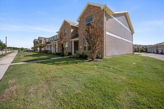 Building Photo - 3500 Brentwood Dr