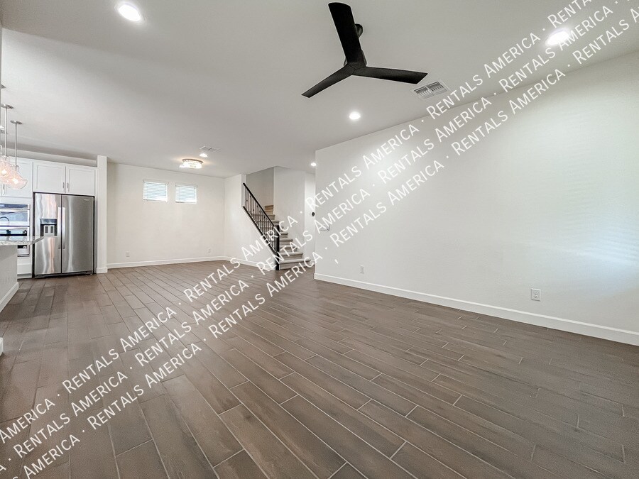 Building Photo - 657 W Browning Pl