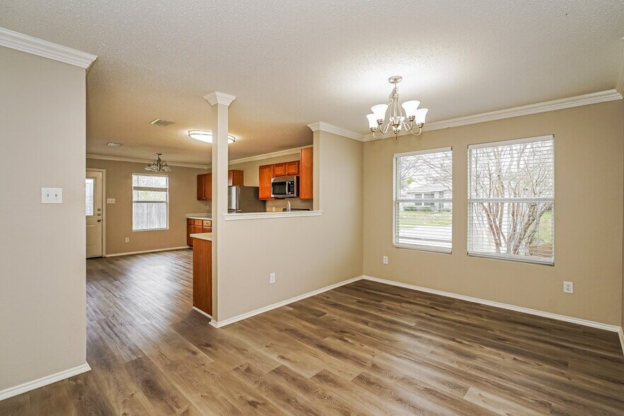 Building Photo - 2724 Woodlake Pkwy