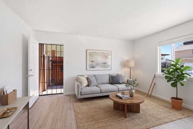Building Photo - 1redou