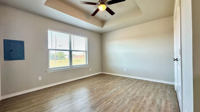 Building Photo - 2634 Hickory Ave