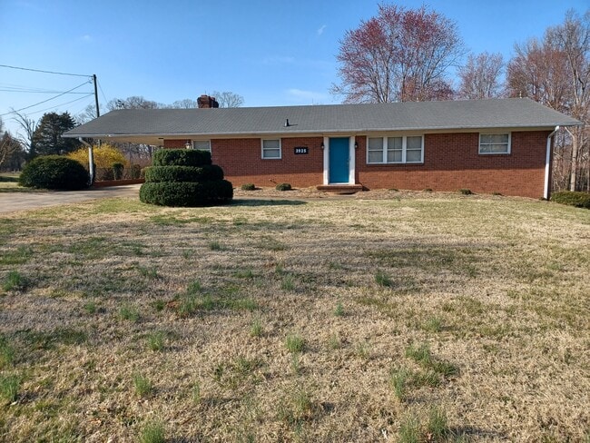 Building Photo - 3925 Kernersville Rd