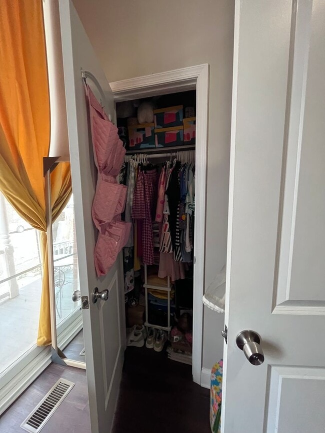 Building Photo - 5 N Harvie St