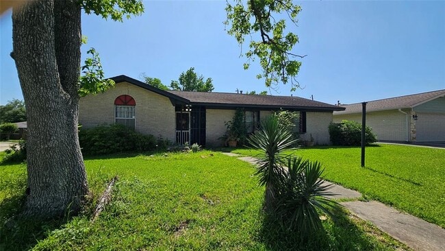 Primary Photo - 8103 Royalwood Dr