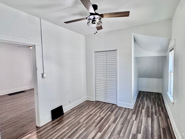 Building Photo - 2047 N Lavergne Ave