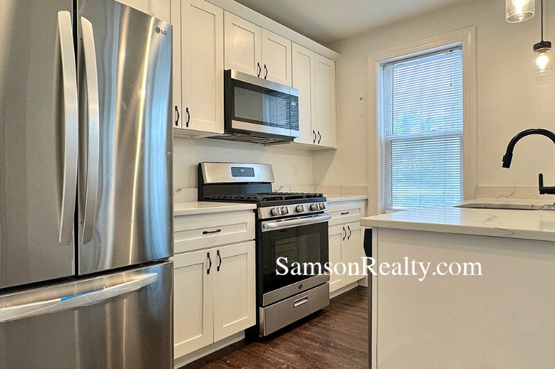 Building Photo - 15 E Transit St