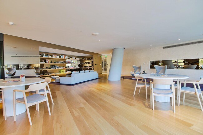 Building Photo - 2669 S Bayshore Dr