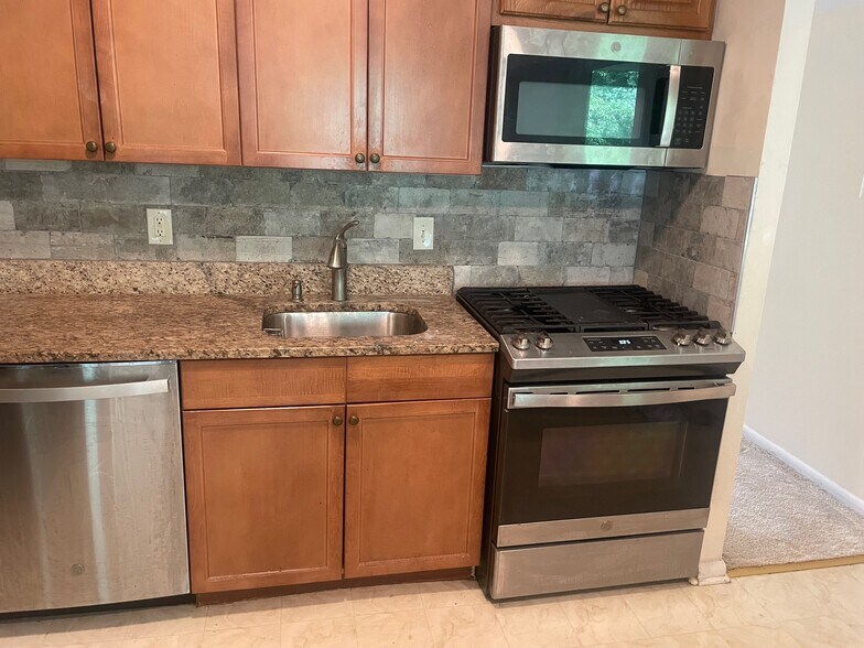 Building Photo - 8479 Greenbelt Rd