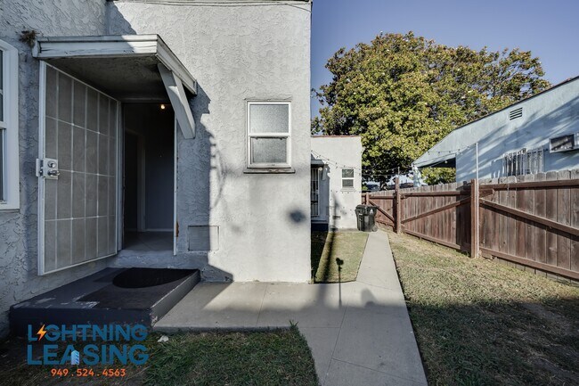 Building Photo - 6415 S Van Ness Ave
