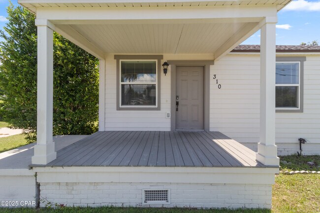 Building Photo - 310 N Bonita Ave