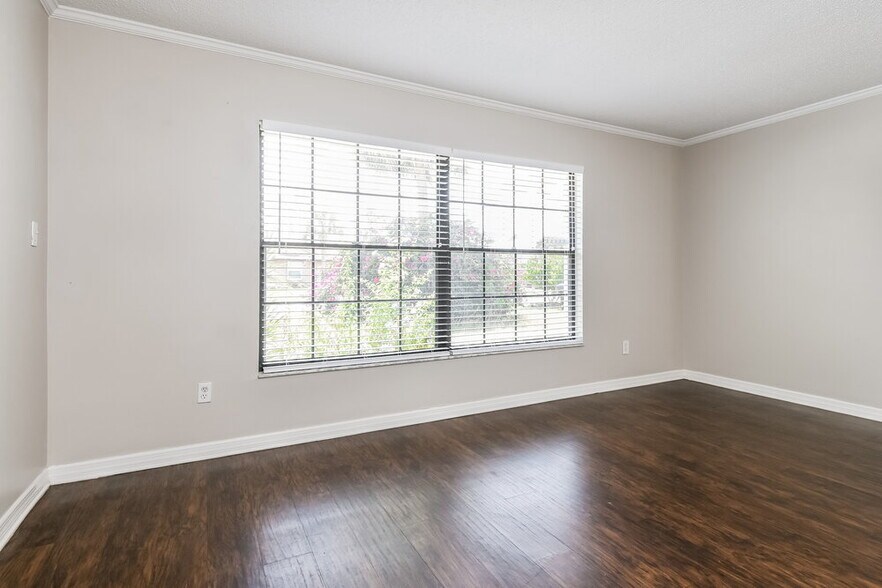 Building Photo - 2629 Saffron Dr