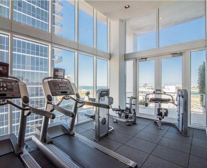 Building Photo - 1040 Biscayne Blvd
