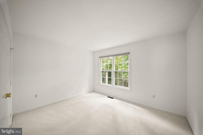 Building Photo - 5667 Lonesome Dove Ct