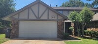 Building Photo - South Tulsa 3 bed UNION Schools Duplex.