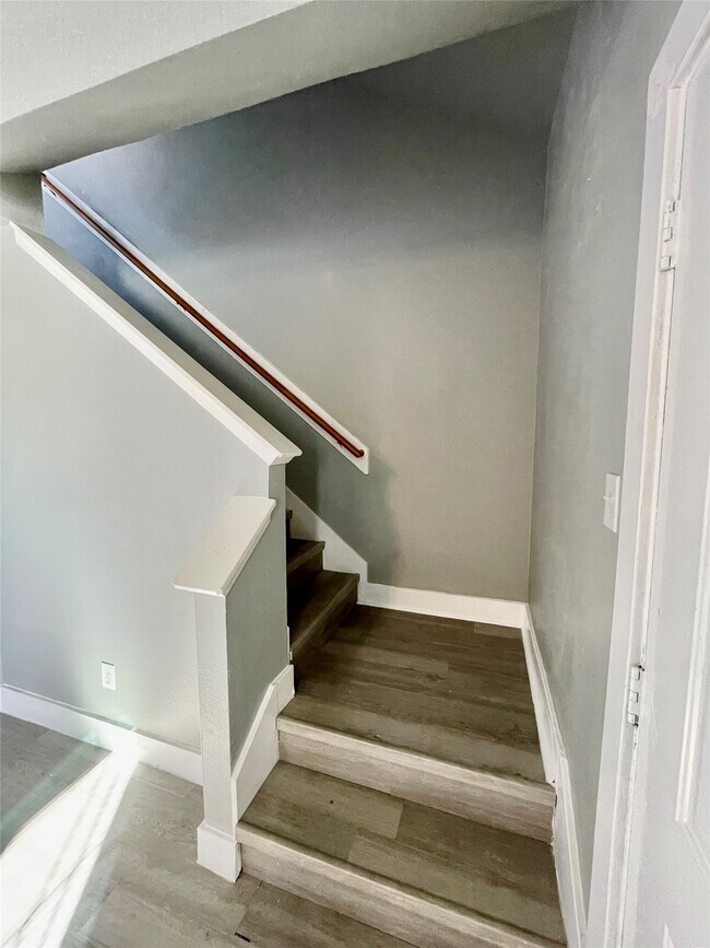 Building Photo - 6103 Settlers Square Ln