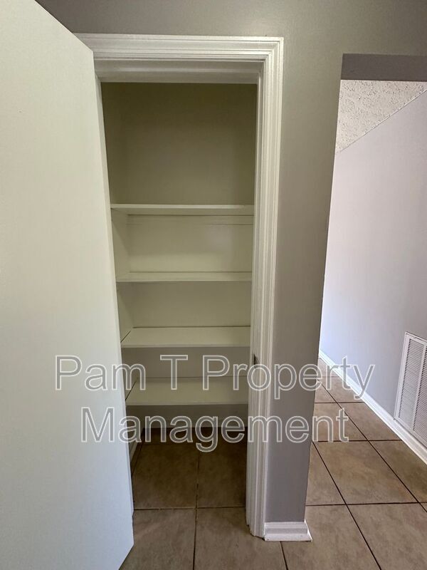 Building Photo - 110 Gunpowder Dr