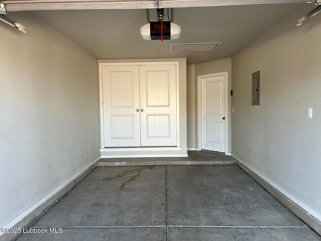 Building Photo - 2104 N Avenue K