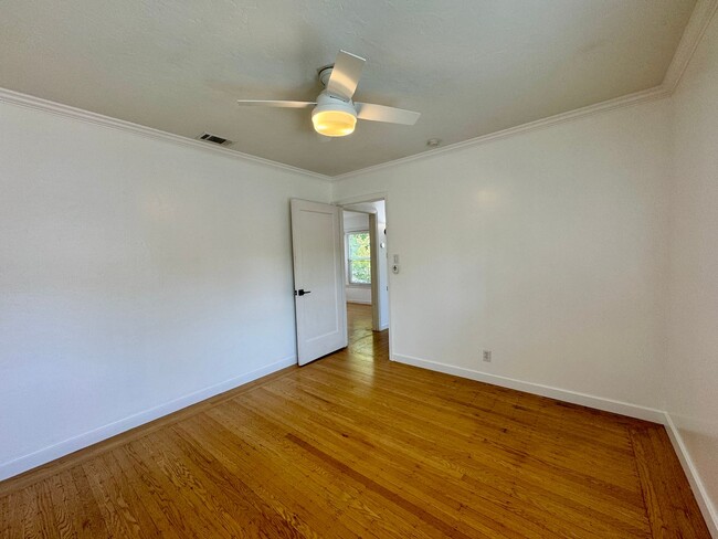 Building Photo - Charming Home Available Now!