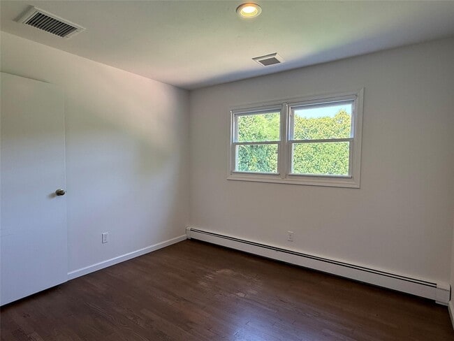 Building Photo - 3220 Delmar Dr