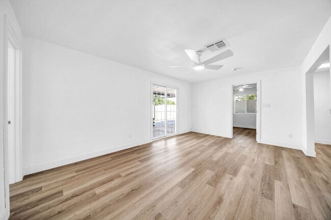 Building Photo - 3330 E Gelding Dr