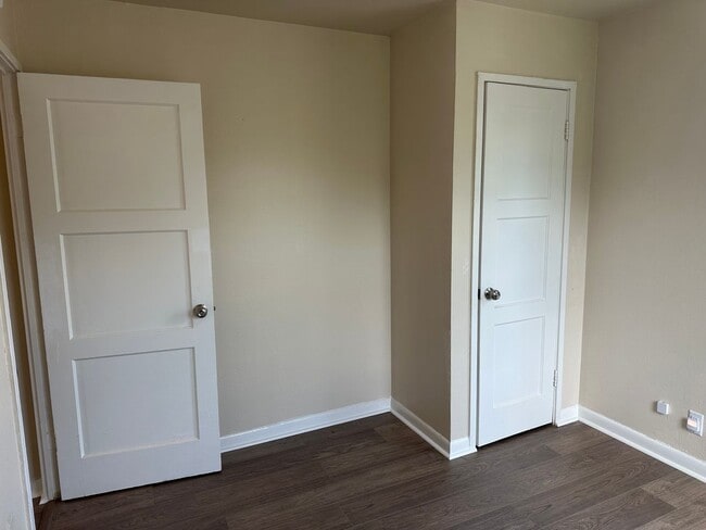 Building Photo - Charming 2 bed 1 bath house in a great nei...