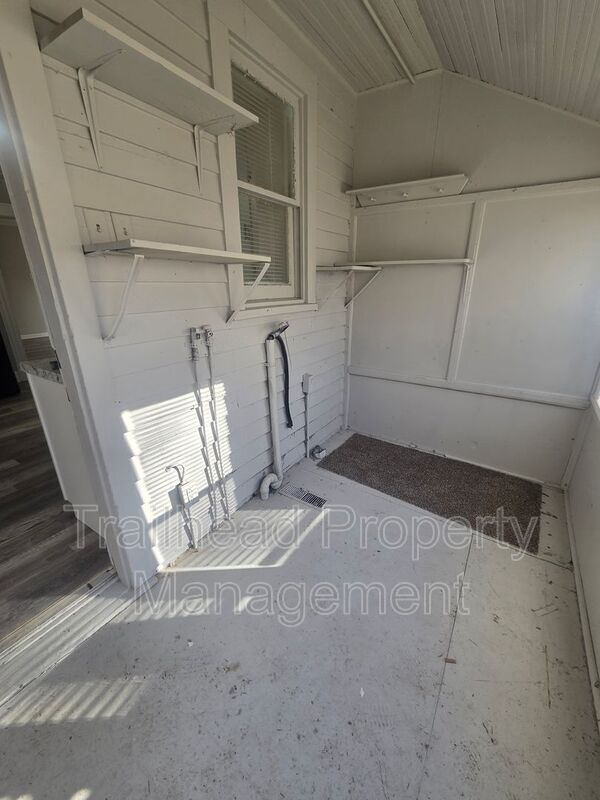 Building Photo - 1024 Roosevelt Ave