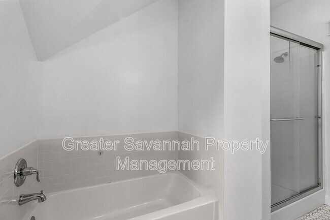 Building Photo - 419 E 54th St