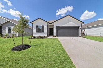 Building Photo - 31030 Gayle Prairie Oaks St