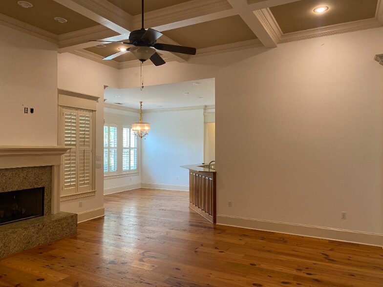 Building Photo - 424 Place St. Charles