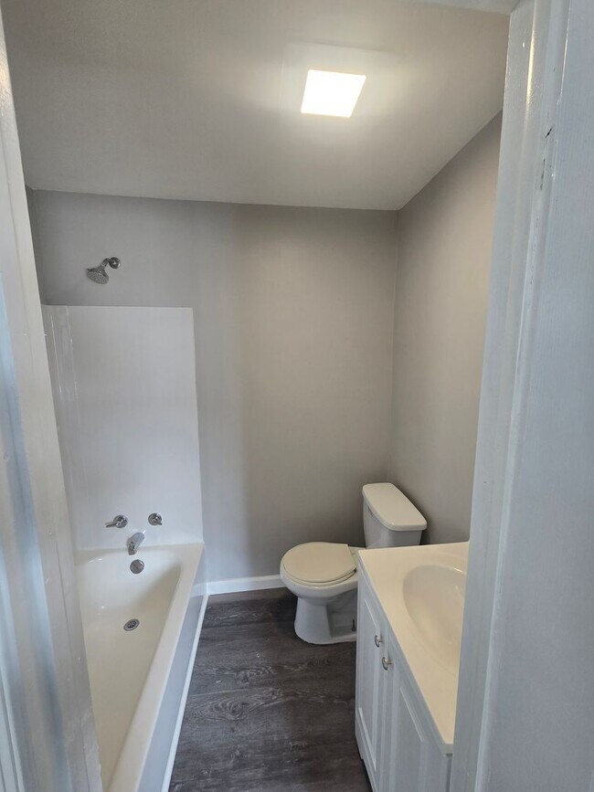 Building Photo - 430 W Turner St