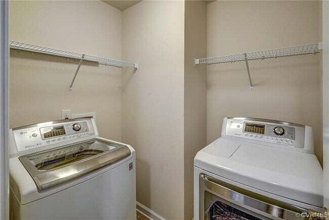 Building Photo - 441 Creekwillow Dr