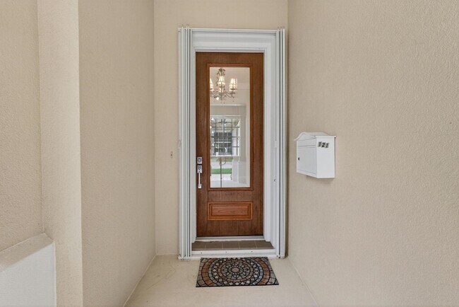 Building Photo - 121 Savona Dr