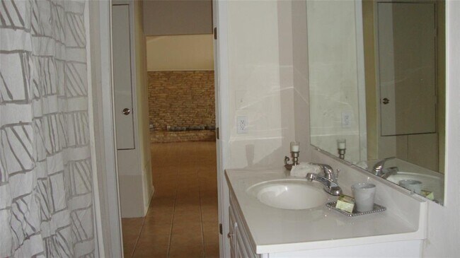 Building Photo - 18311 Redbud Ln