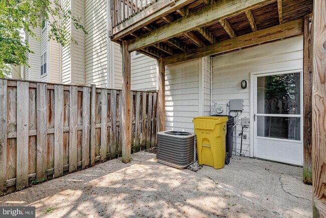 Building Photo - 1663 Hart Ct