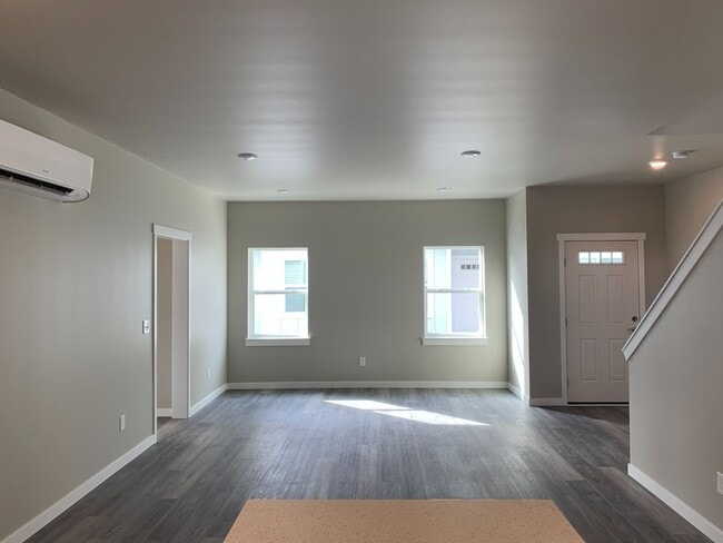 Building Photo - 668 E Street