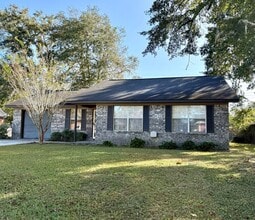 Building Photo - Spacious corner lot with a private backyard- Available 4/10!!