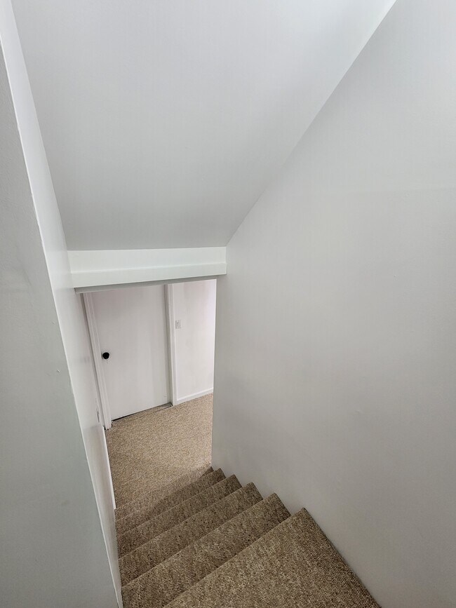 Building Photo - 25 Summit Cir