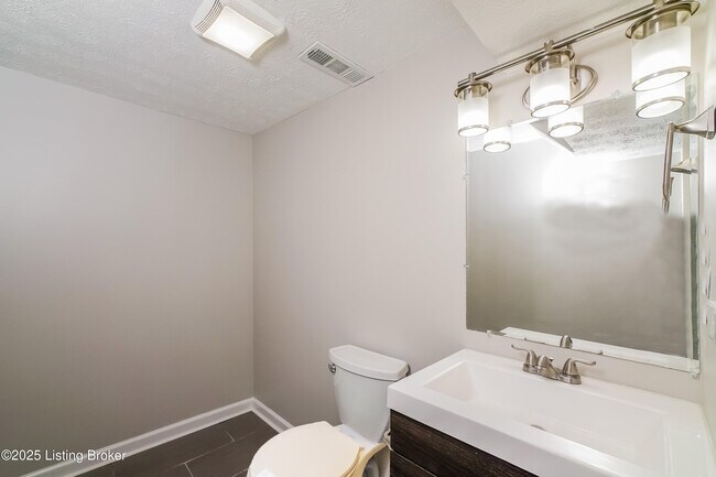 Building Photo - 7709 Mango Dr