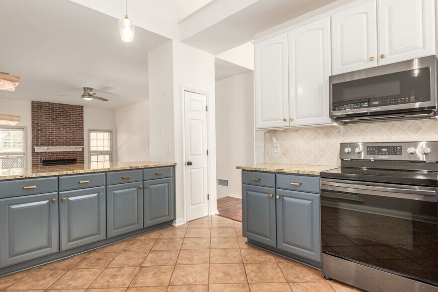 Building Photo - 10024 Avon Farm Ln