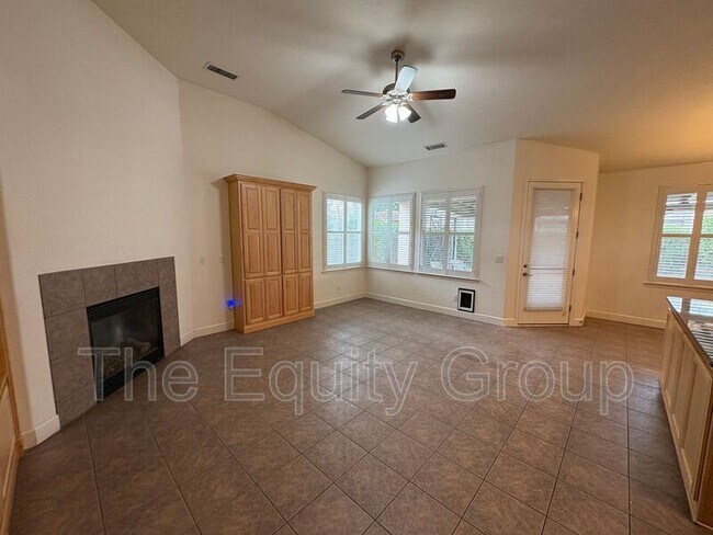 Building Photo - 144 E Reese Ave