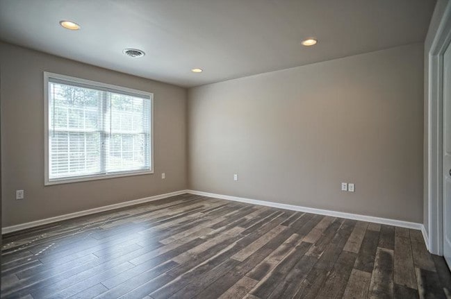 Building Photo - 15 Scarlet Oak Dr