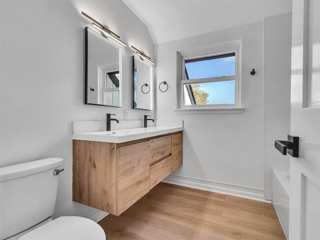 Building Photo - 16007 Diana Ln