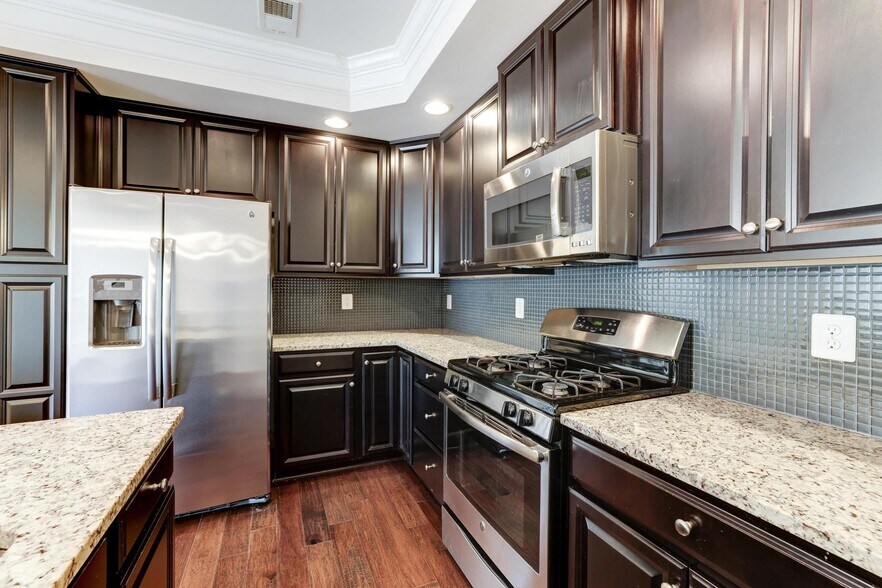 Building Photo - 13643 Air and Space Museum Pky