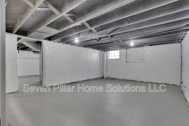 Building Photo - 121 S Terrace Ave