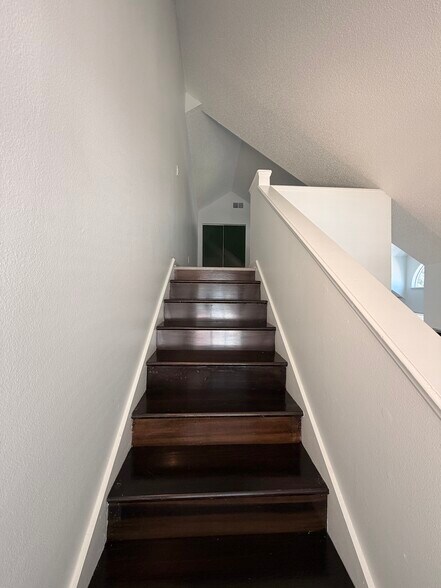 Building Photo - 6028 Westgate Dr