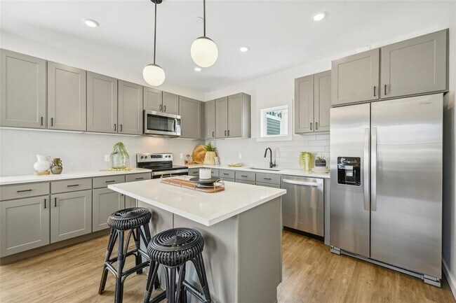 Building Photo - 6300 W Memorial Rd