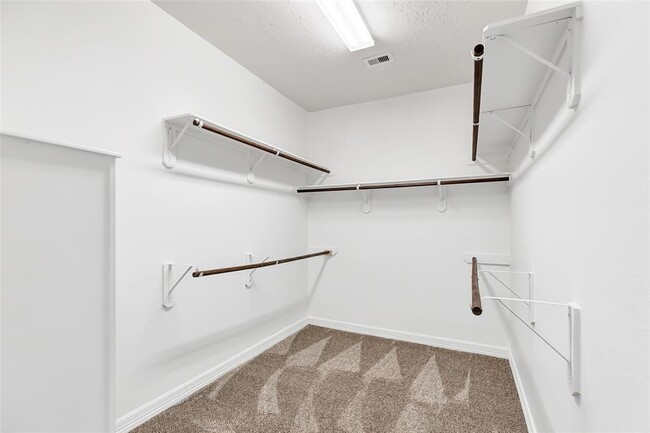Building Photo - 630 Carriage View Ln