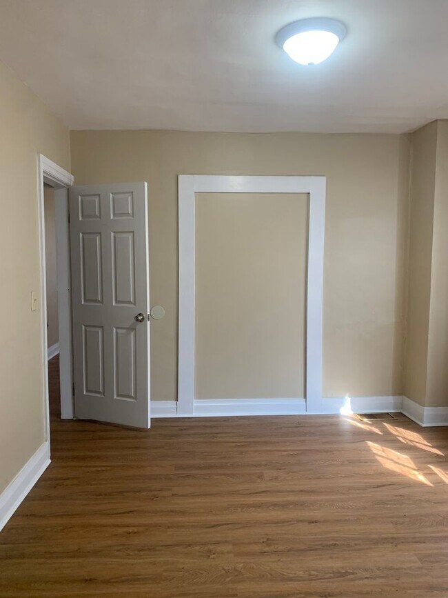 Building Photo - 821 Lanvale St