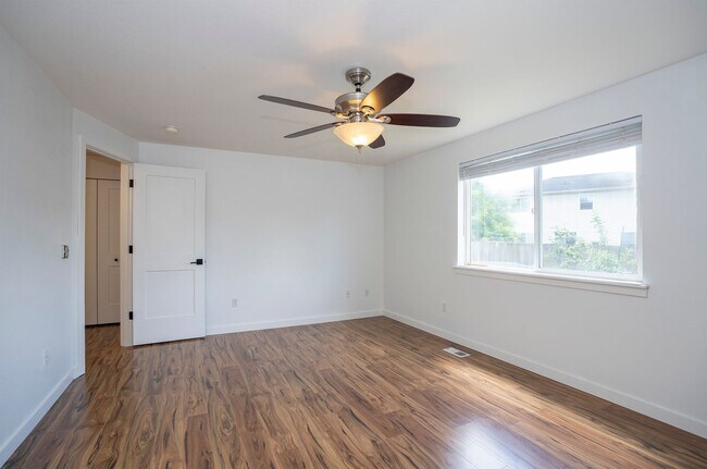 Building Photo - Exquisite 3-bedroom, 2-full bath Home in Puyallup